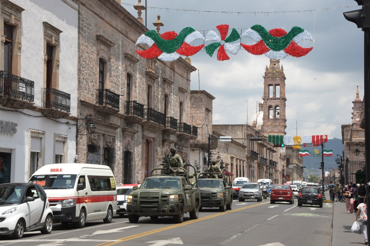 Morelia brilla con adornos y espectacular iluminación patria