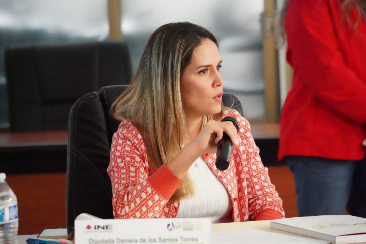 Daniela de los Santos se compromete a elevar a política pública las voces de las niñas y niños de Michoacán
