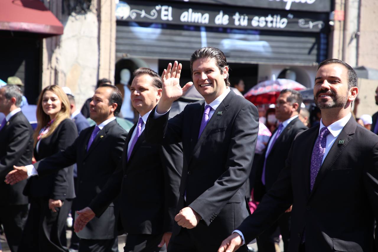 Desfile conmemorativo al natalicio de José María Morelos y Pavón, hace brillar a Morelia