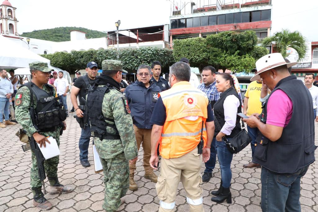 Tras sismo de magnitud 7.7, secretario de SP encabeza labores de proximidad social en Coalcomán