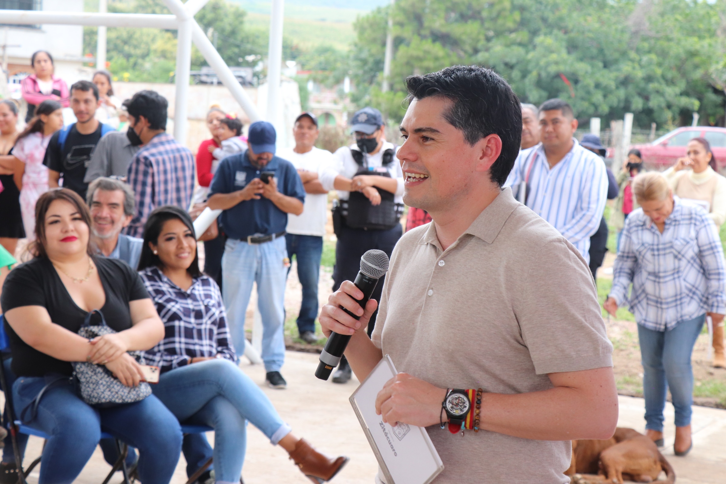 Acortemos distancias y generemos más soluciones para nuestras comunidades: Toño Ixtláhuac