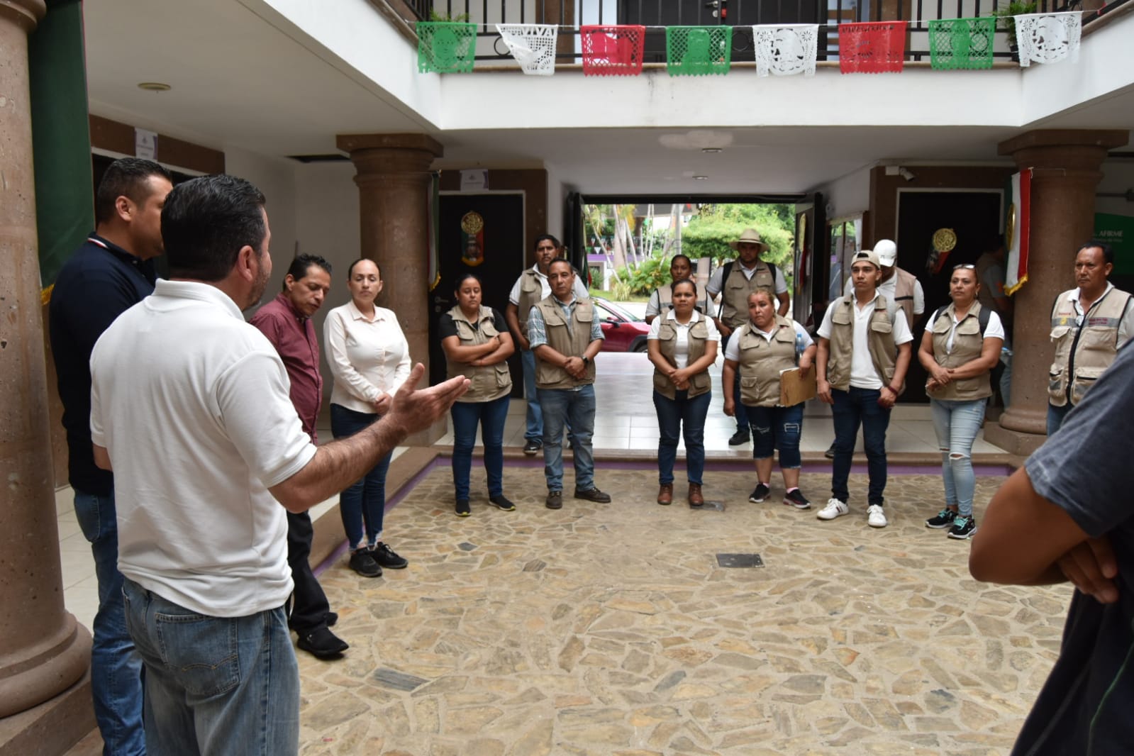 Entrega IVEM mil 500 láminas a damnificados por sismos