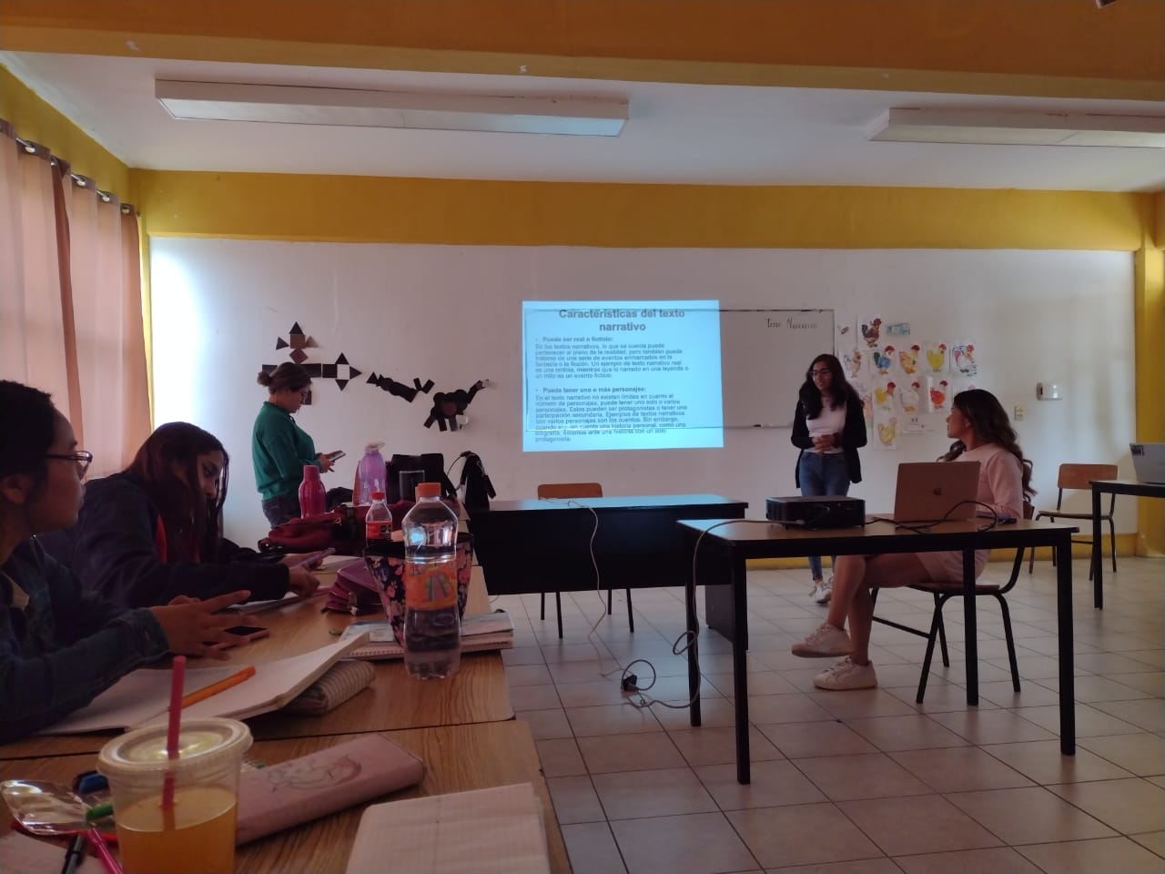 Alumnos de nuevo ingreso reciben clases sin interrupción en escuelas normales de Michoacán.