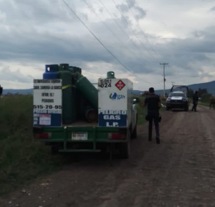 En Blindaje Zamora, SSP recupera 2 vehículos con reporte de robo.