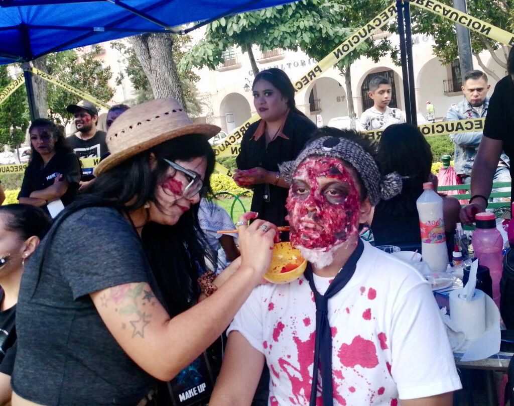 Miles de «zombies» y «sobrevivientes» llenaron el Centro Histórico de Morelia