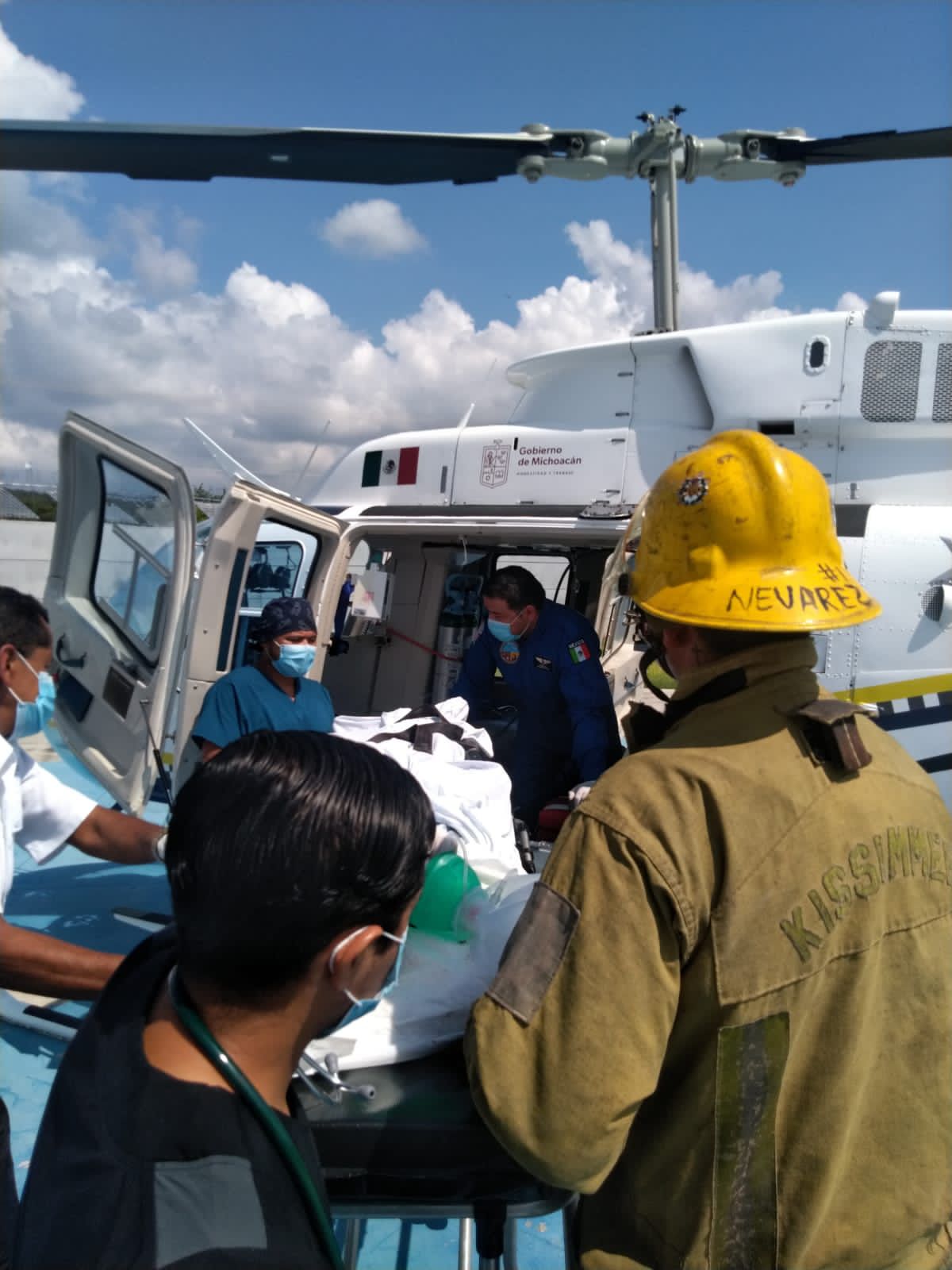 Servicios Aéreos de la SSP traslada en helicóptero a paciente con cuadro neurológico grave