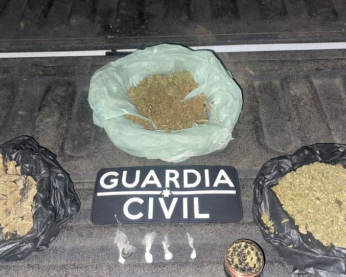 En distintos hechos, Guardia Civil detiene en Uruapan a cuatro con droga