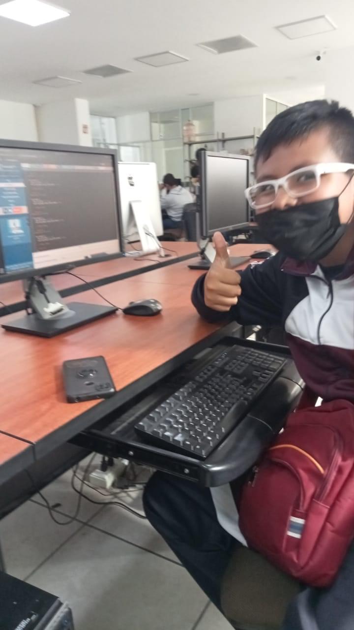 Participan estudiantes del Cecytem Irapeo en Olimpiada de Informática