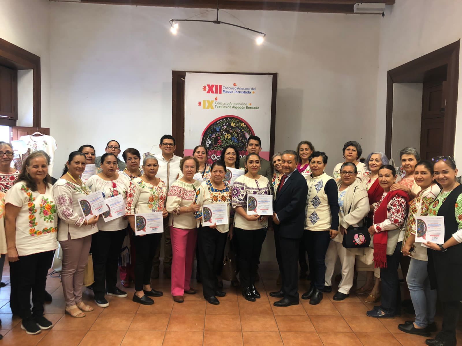 Ganan 28 artífices en Concurso Artesanal de Maque y Textil Bordado