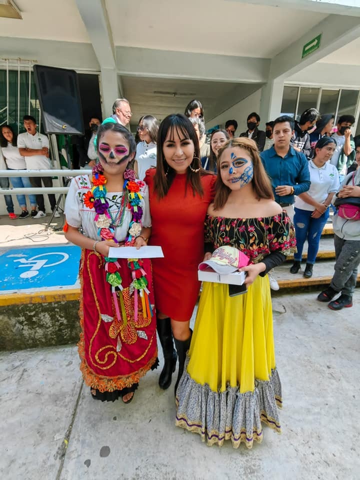 Fomenta Gloria Tapia tradición cultural, a través de un concurso de calaveritas literarias