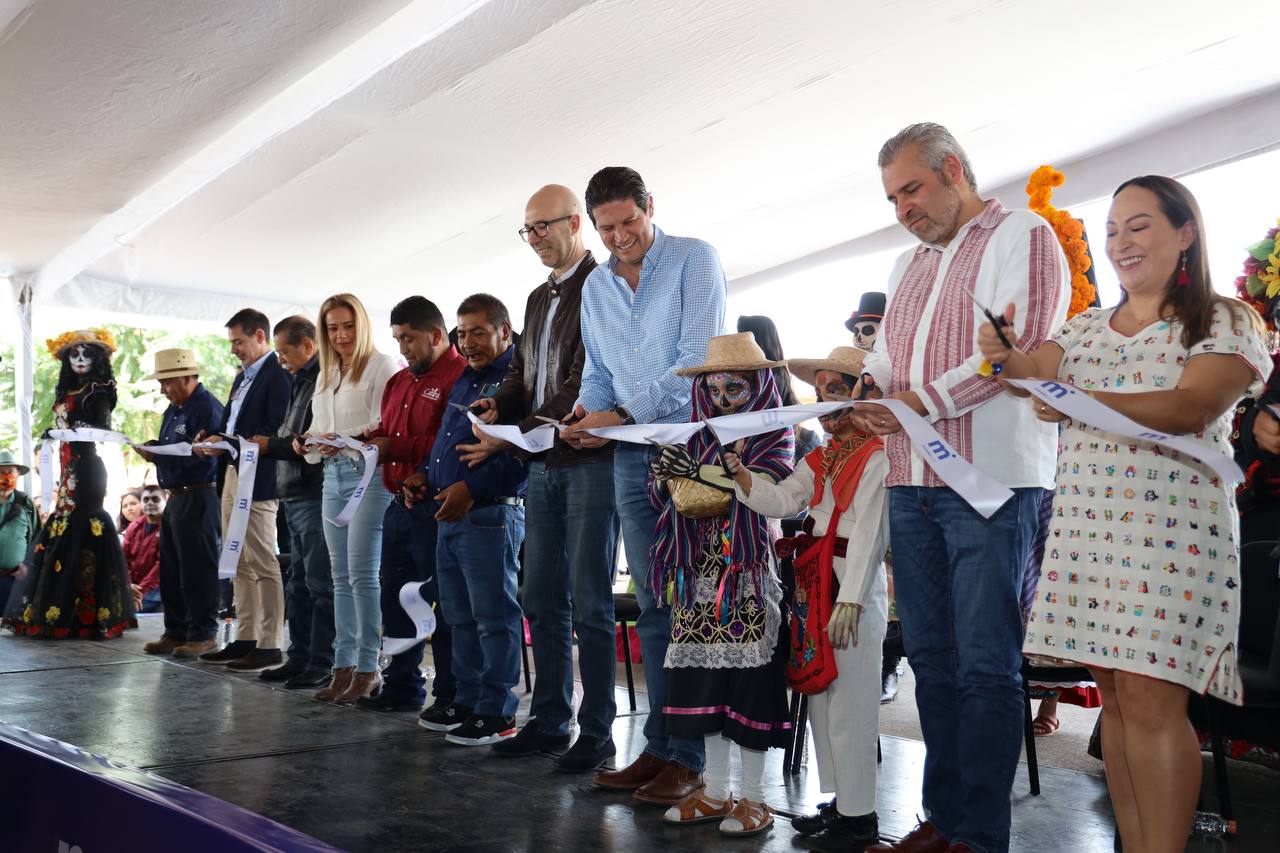 Alfonso Martínez inaugura la “Décimo Segunda Edición de la Feria Nacional, Artesanal y Cultural de la Catrina de Capula”