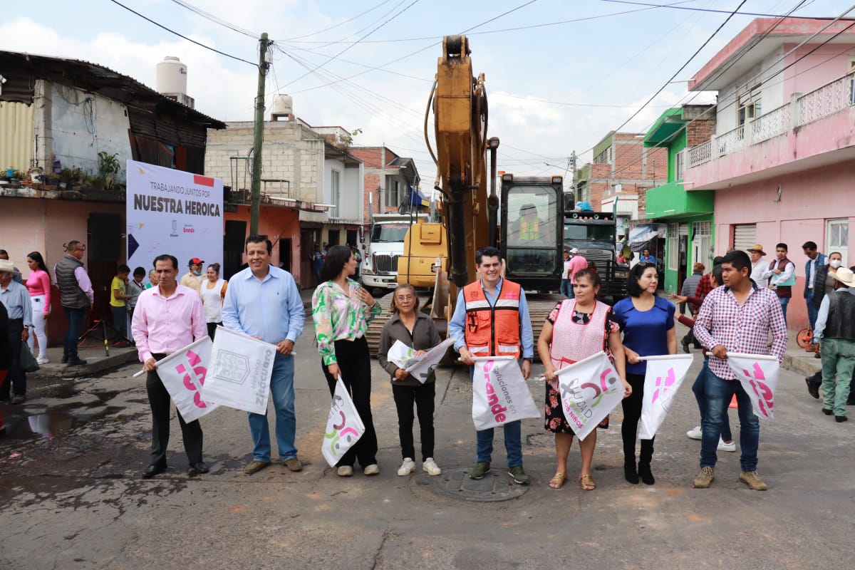 Renueva #GobiernoDeSoluciones servicios básicos de la calle Moctezuma poniente