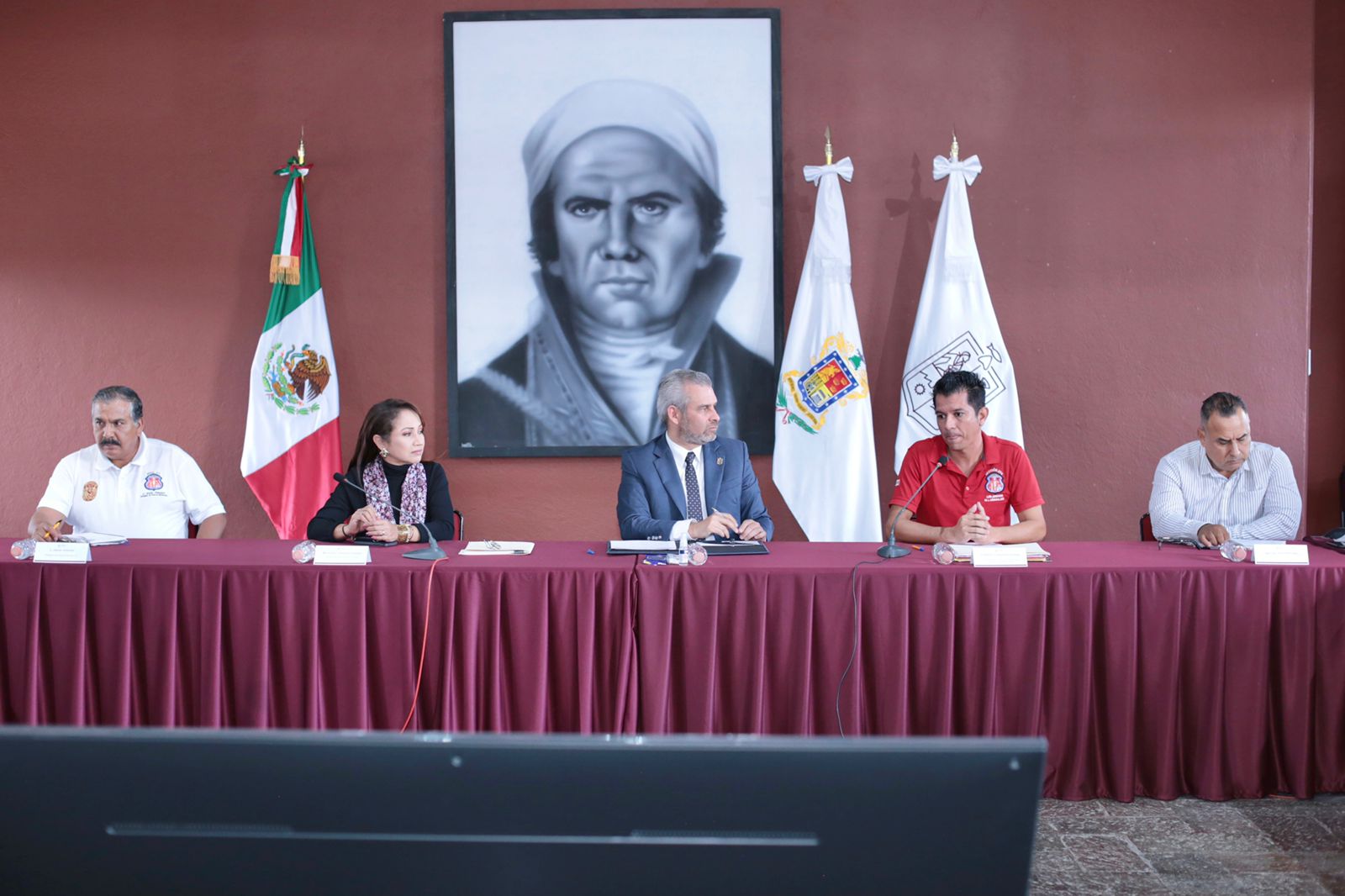 Bedolla dialoga con trabajadores en busca de acuerdos que pongan fin a huelga en Fertinal