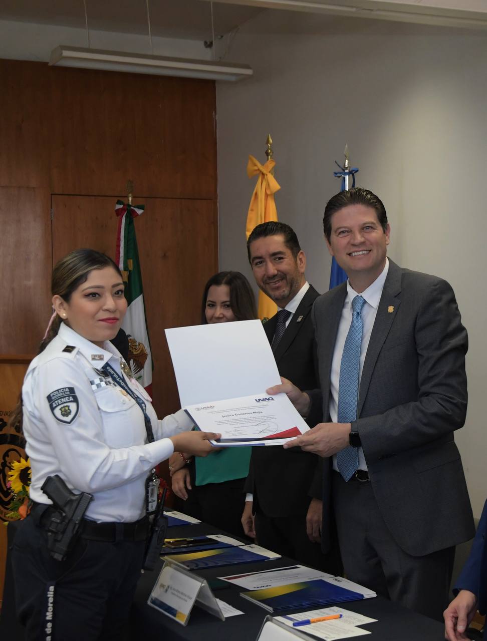 Llama Alfonso Martínez a fortalecer a las policías municipales