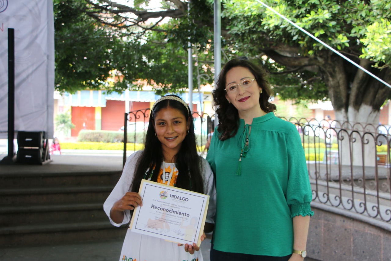 Instituto de la Juventud llevó a cabo el Primer Concurso de Traje Típico Reciclado “Arte Juvenil por el Medio Ambiente”