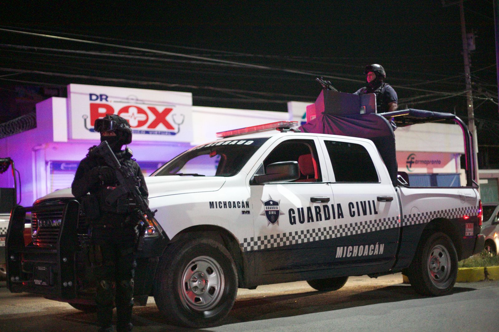 En operativo encabezado por titular de SP y Policía Morelia, detienen a uno con arma y droga.