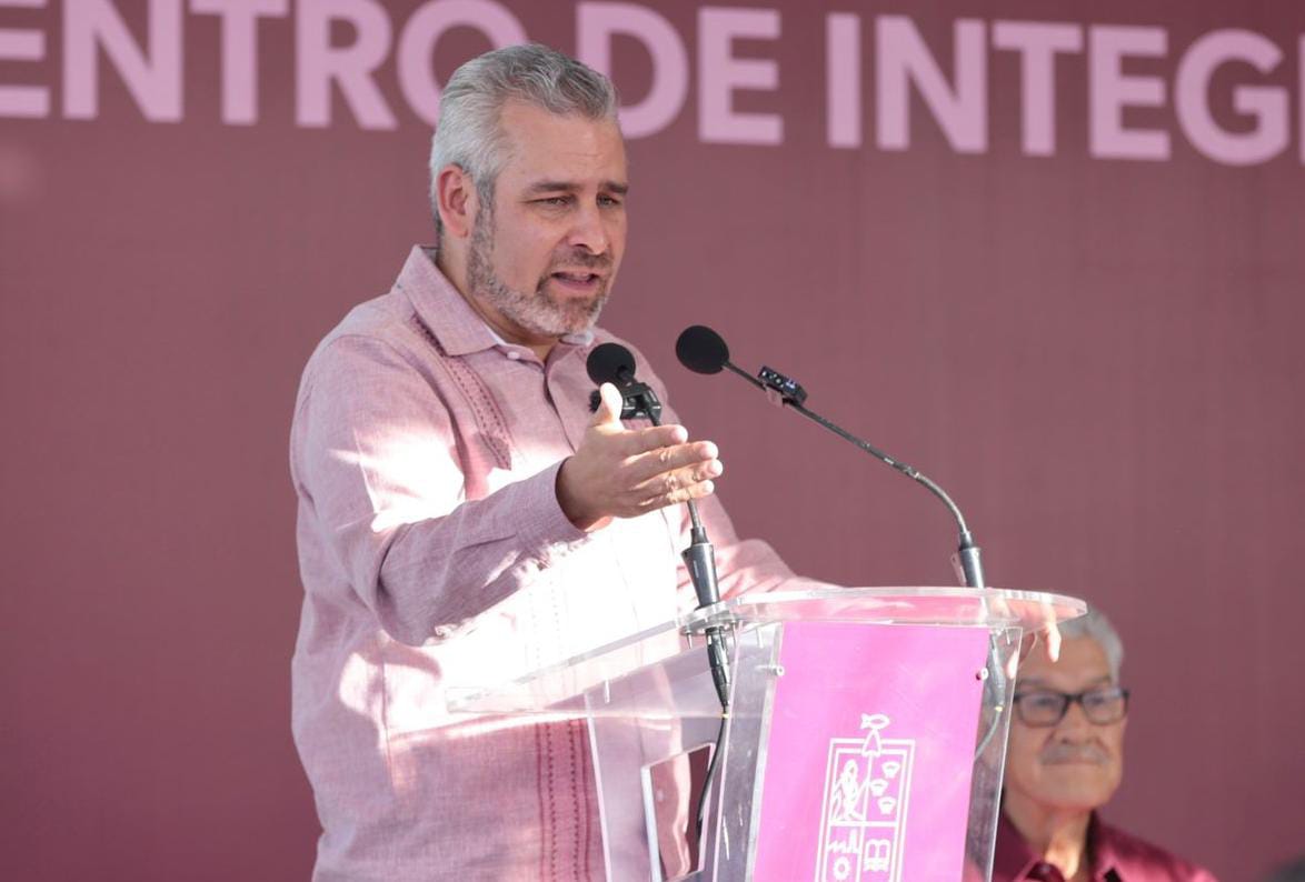 Bedolla convoca al autocuidado para la detección oportuna del cáncer de mama.