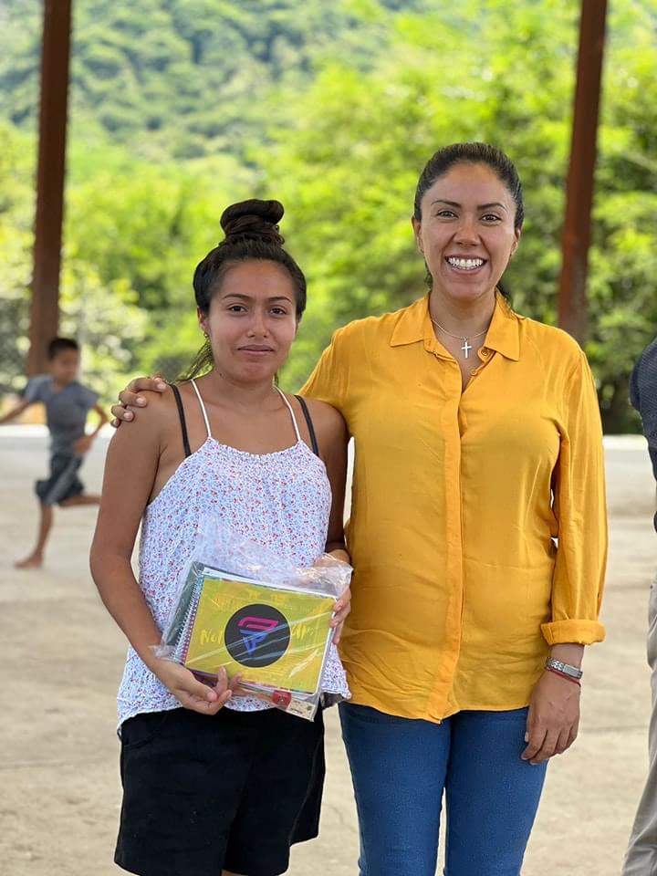 Fanny Arreola resuelve gestiones en comunidades de Apatzingán.