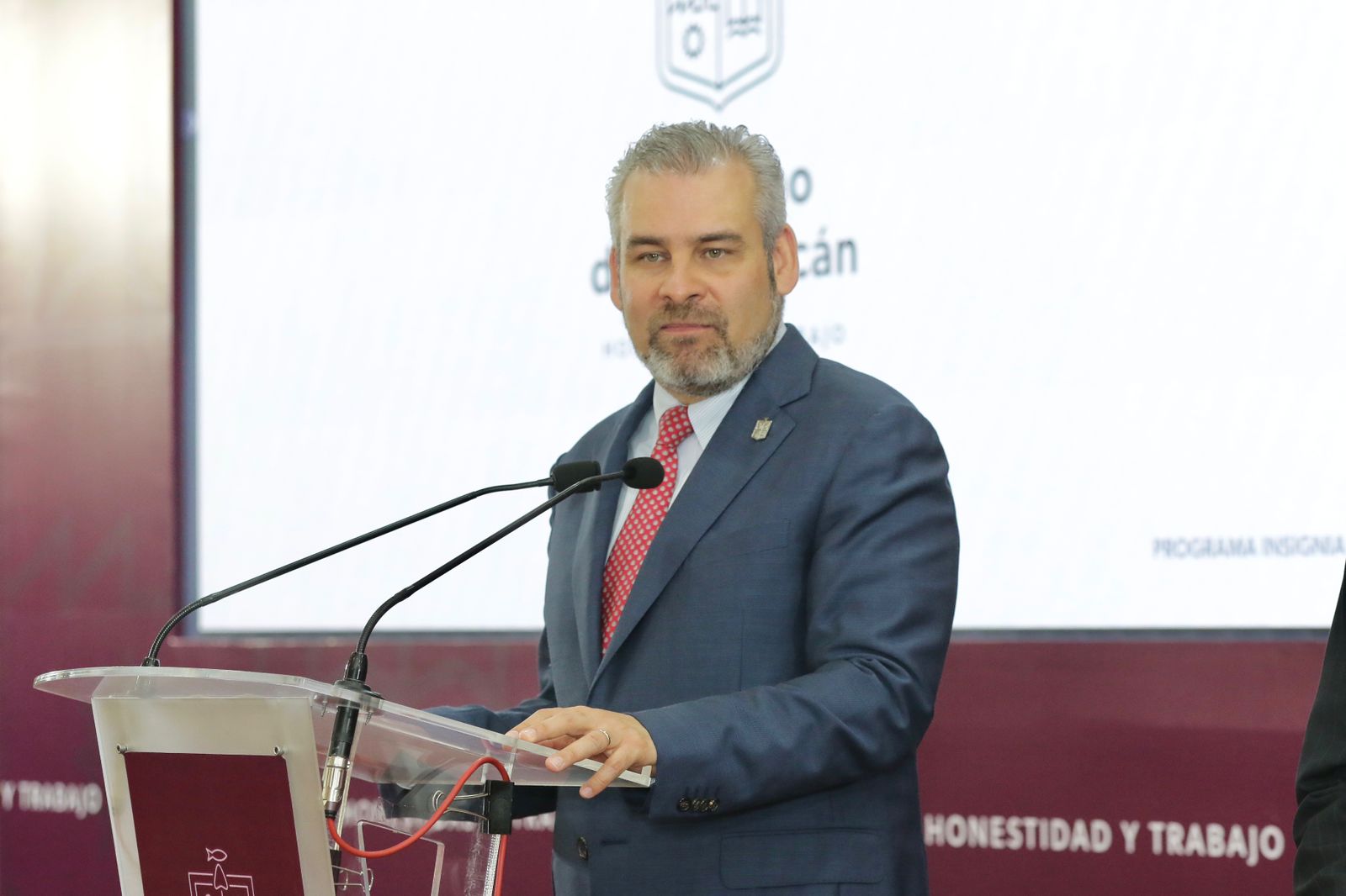 Bedolla presenta Sueño Michoacano, programa para alentar la inversión productiva de migrantes.