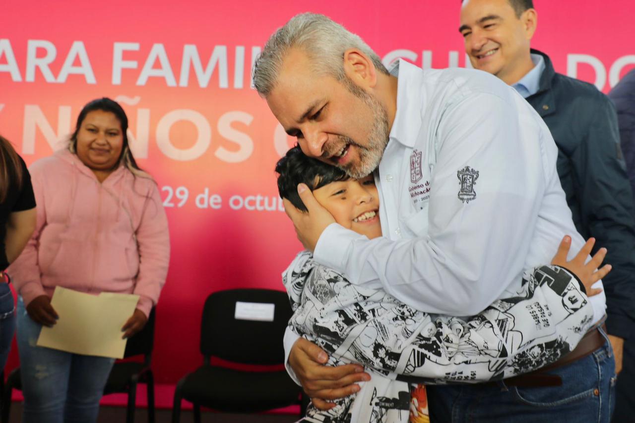 Entrega Sedebi más de 300 apoyos a familias cuidadoras de niñas y niños con cáncer   