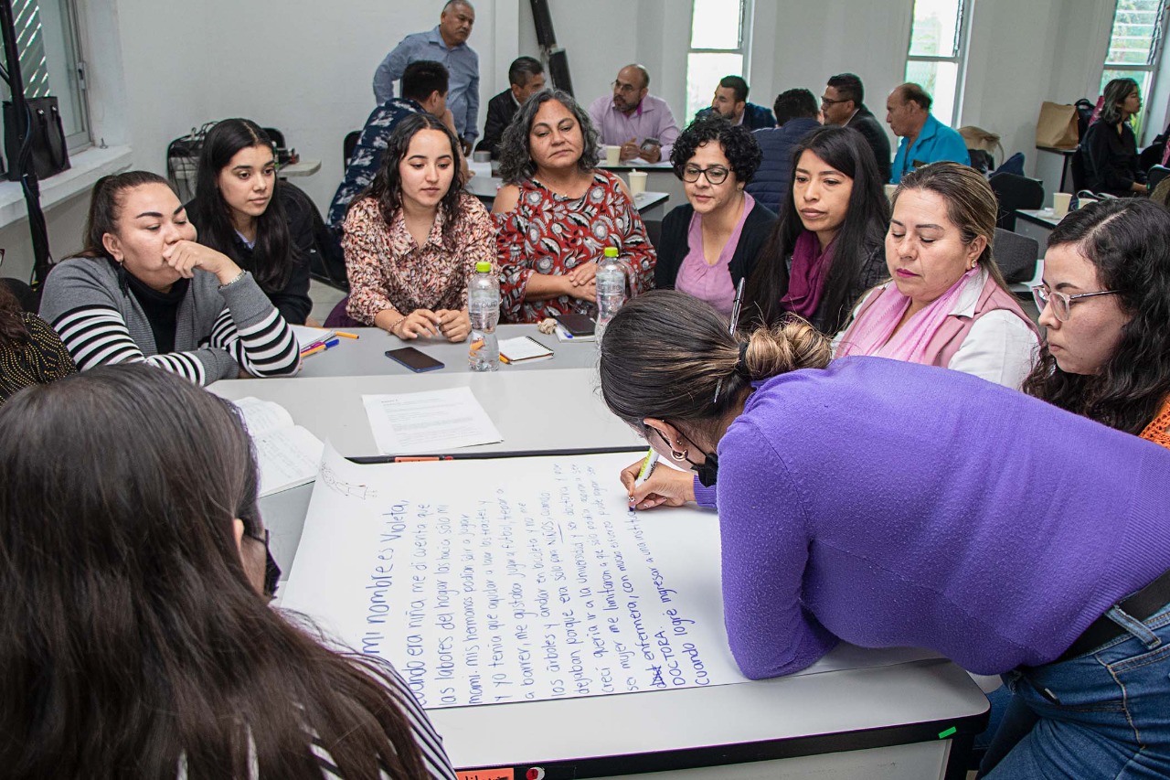 Seimujer sensibiliza a funcionariado de 24 municipios