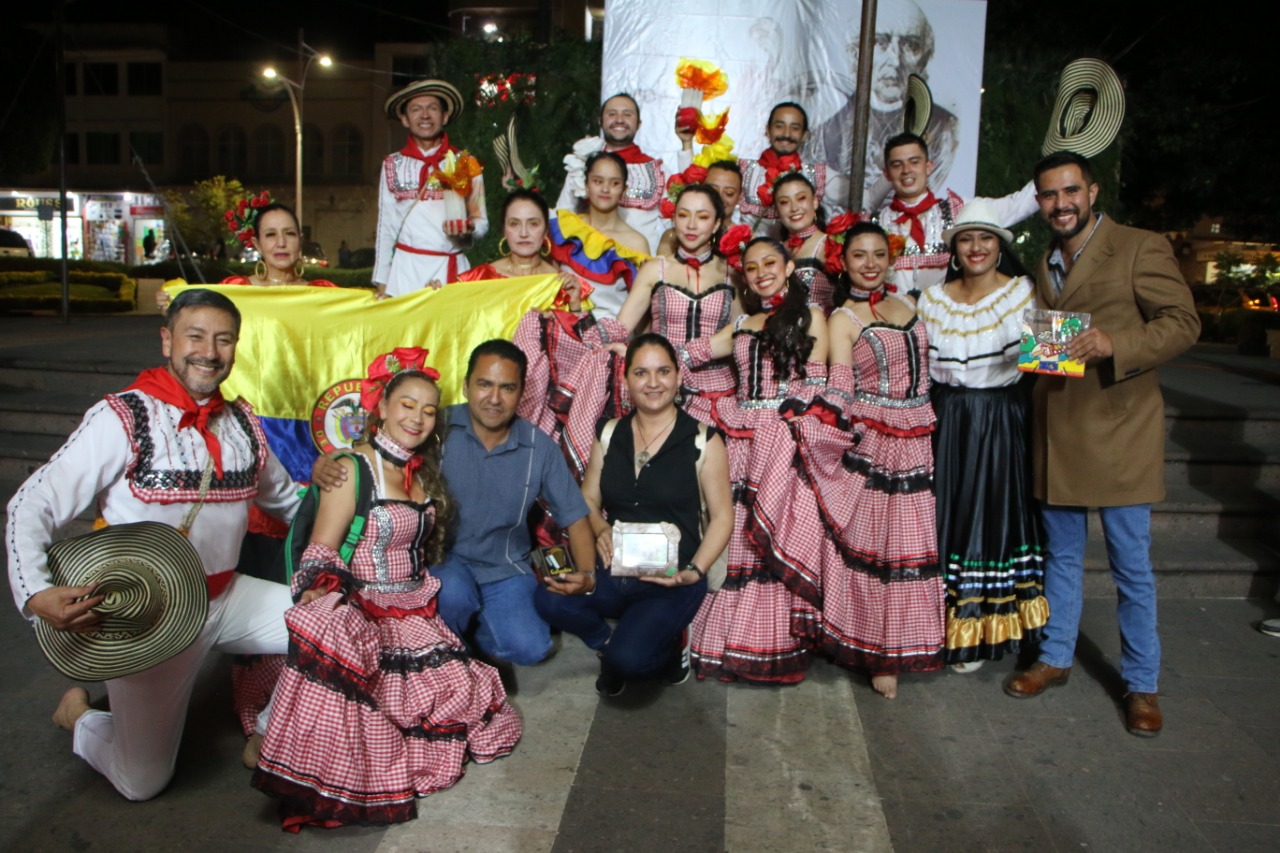 Con gran éxito se llevó a cabo la presentación de la Corporación Cultural Danza “Pasión Colombiana” de Bogotá Colombia