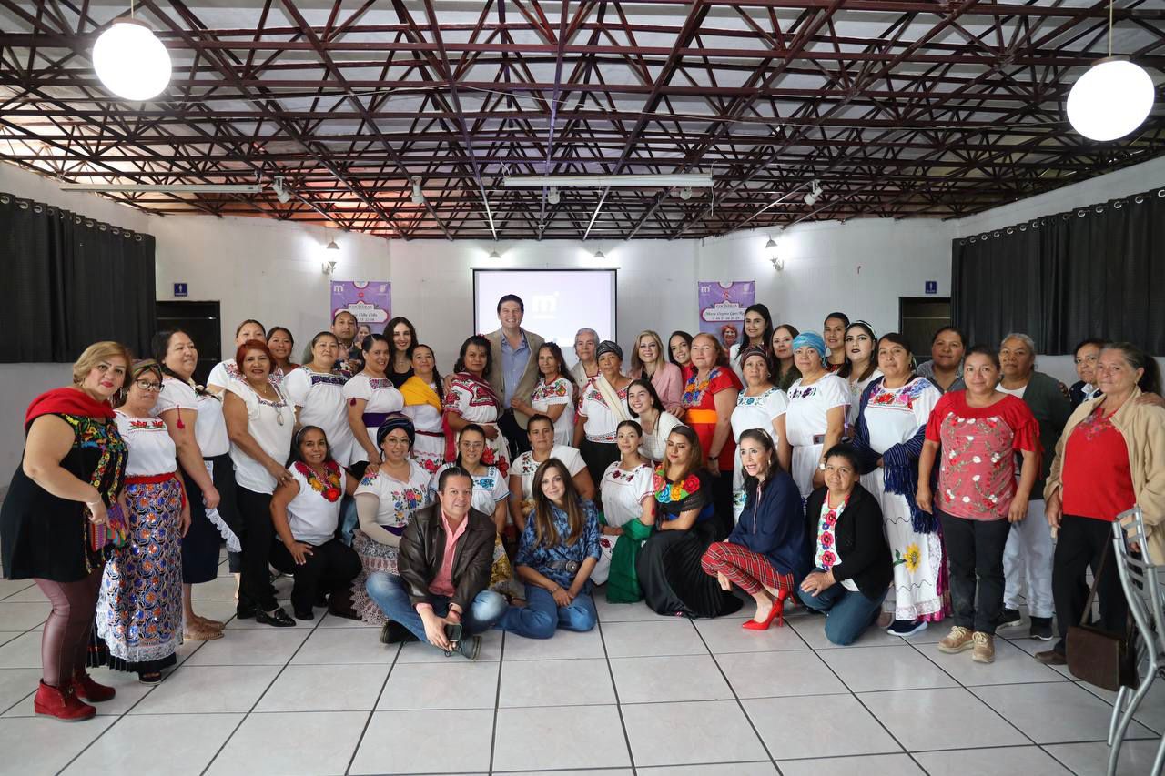 Entrega Alfonso Martínez certificación a Maestras Cocineras de las Tenencias de Morelia