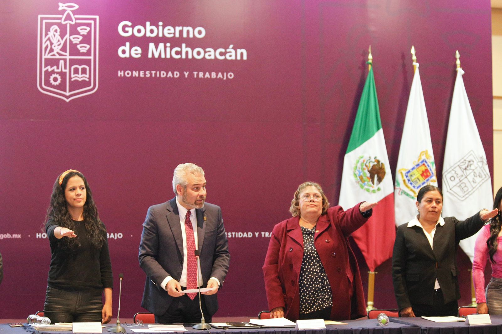Cero tolerancia en cualquier acto que represente violencia contra las mujeres: Bedolla