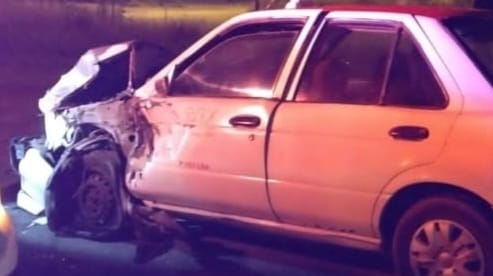 Cuantiosos daños materiales en accidente automovilístico en Cd. Hidalgo