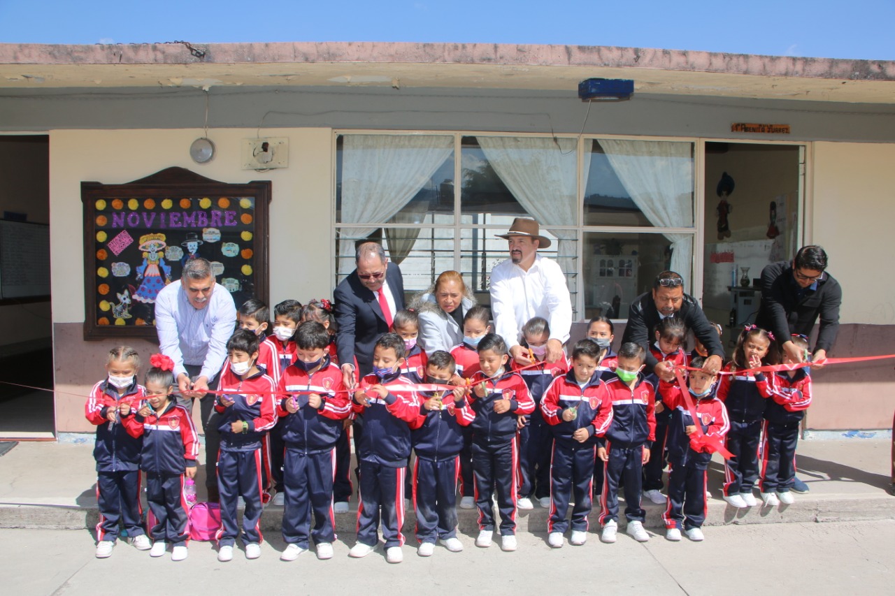 José Luis Téllez inauguró la rehabilitación de aulas en la Escuela Primaria Vicente Guerrero