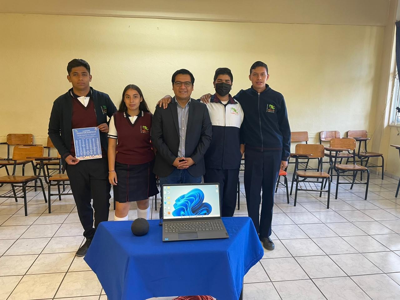 Estudiantes del Cecytem Uruapan participan en evento de ciencias