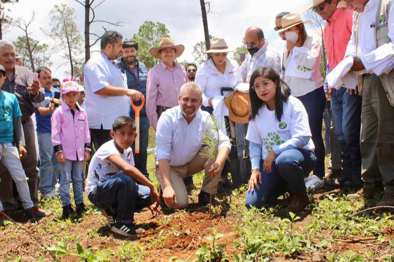 Gobierno de Michoacán refuerza restauración en cerro El Cobrero