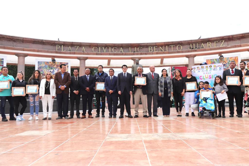 Ever Palma Olivares, recibe el Premio Municipal al Deporte en Zitácuaro