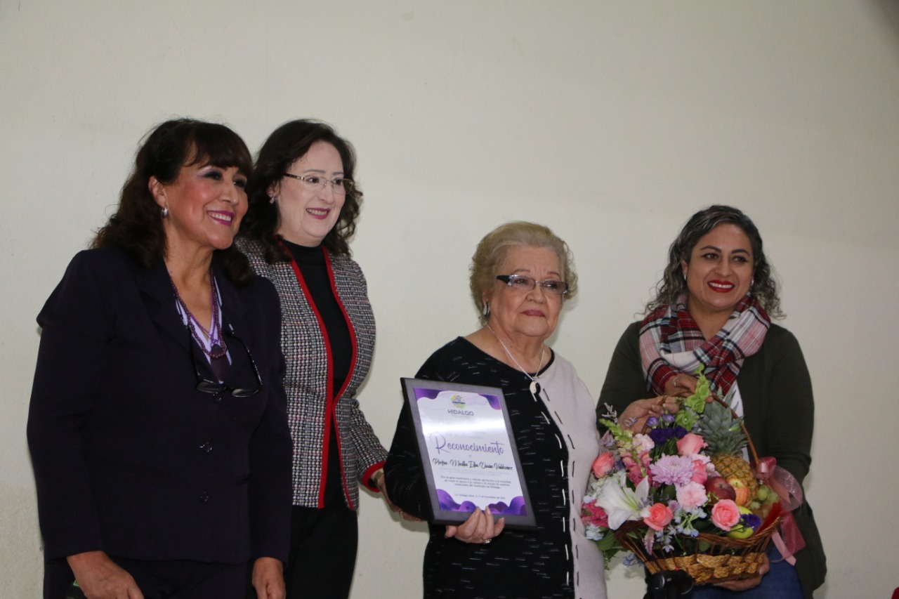 Carolina Pérez asistió a la Conferencia La Fiesta de Todos Los Santos