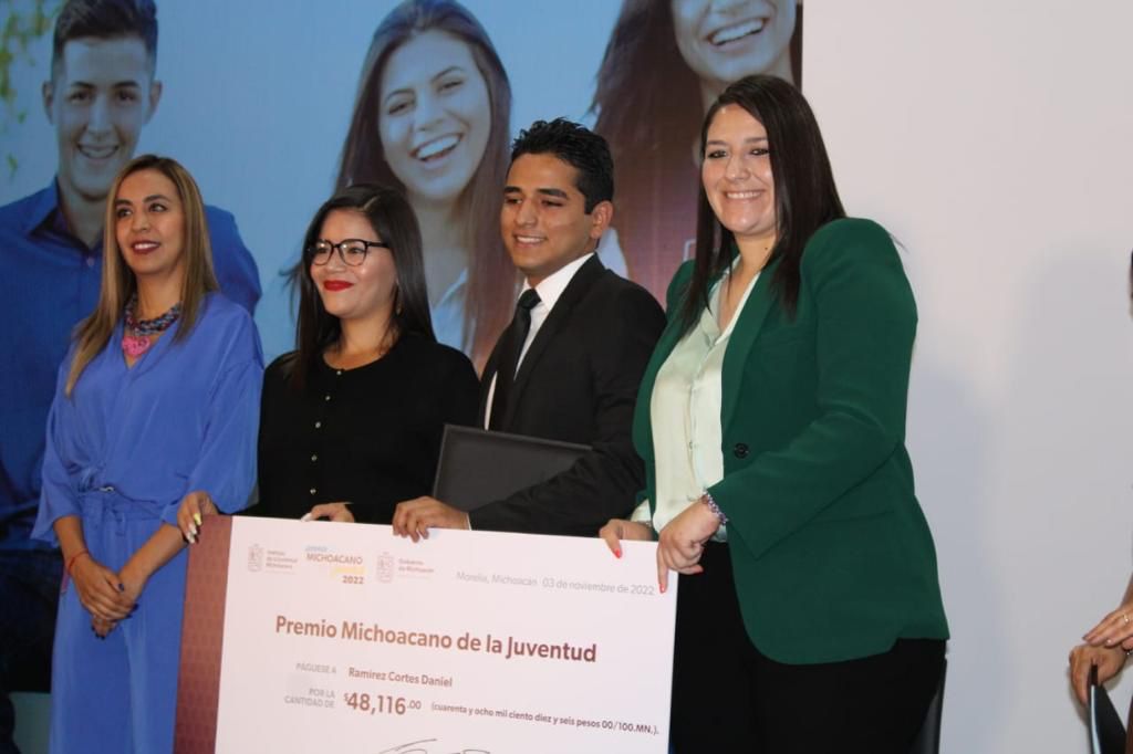Entrega Ijumich Premio Michoacano de la Juventud 2022