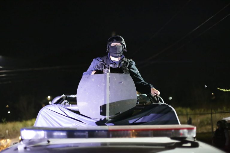 En distintos hechos del Blindaje Morelia, Guardia Civil detiene a dos con arma de fuego, droga y un vehículo