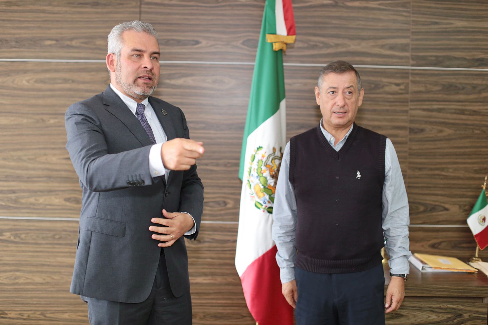 Bedolla e ISSSTE revisan proceso de registro de maestros jubilados sin servicio médico