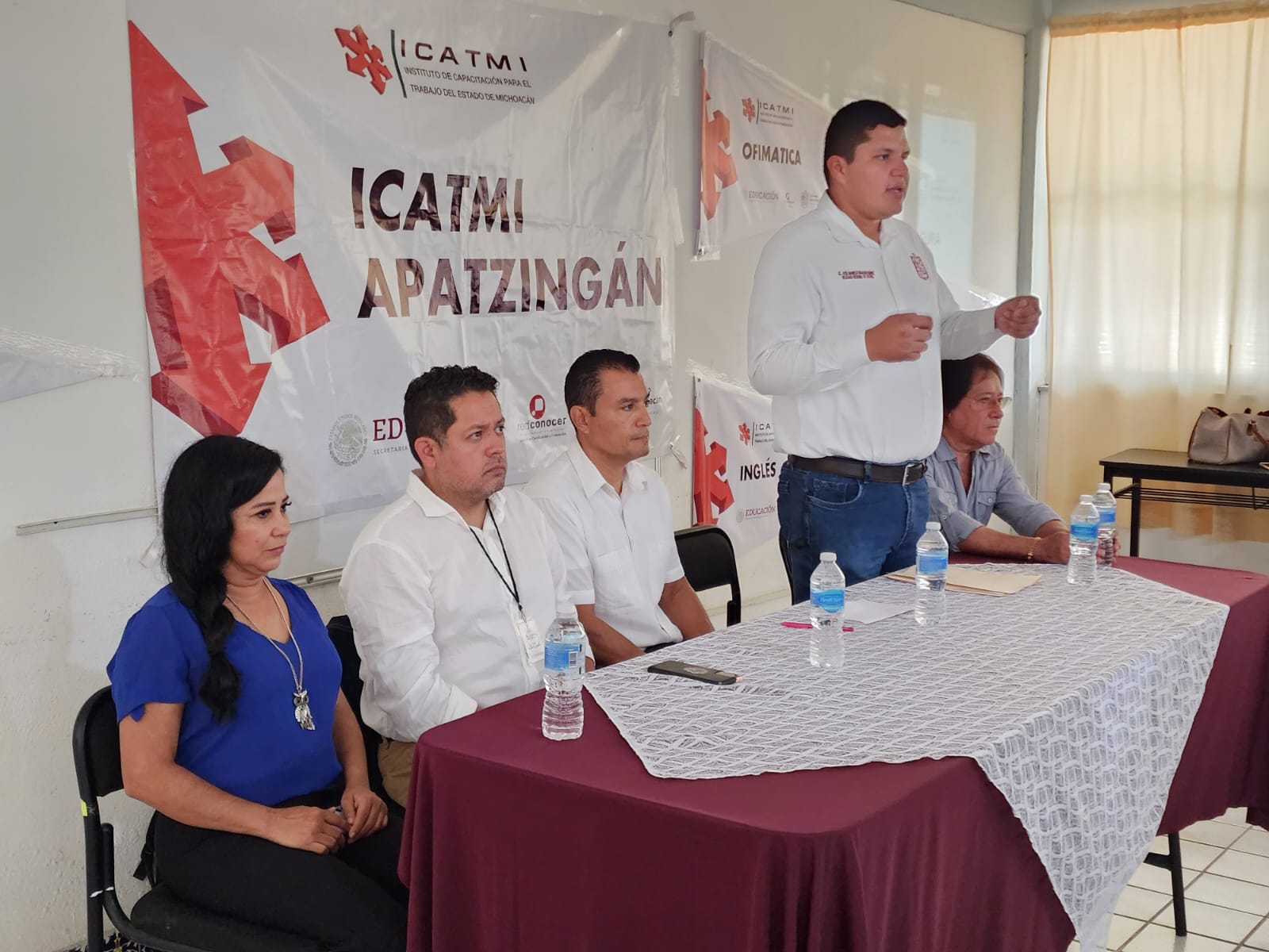 Cocotra e Icatmi arrancan cursos de capacitación para transportistas en Apatzingán.