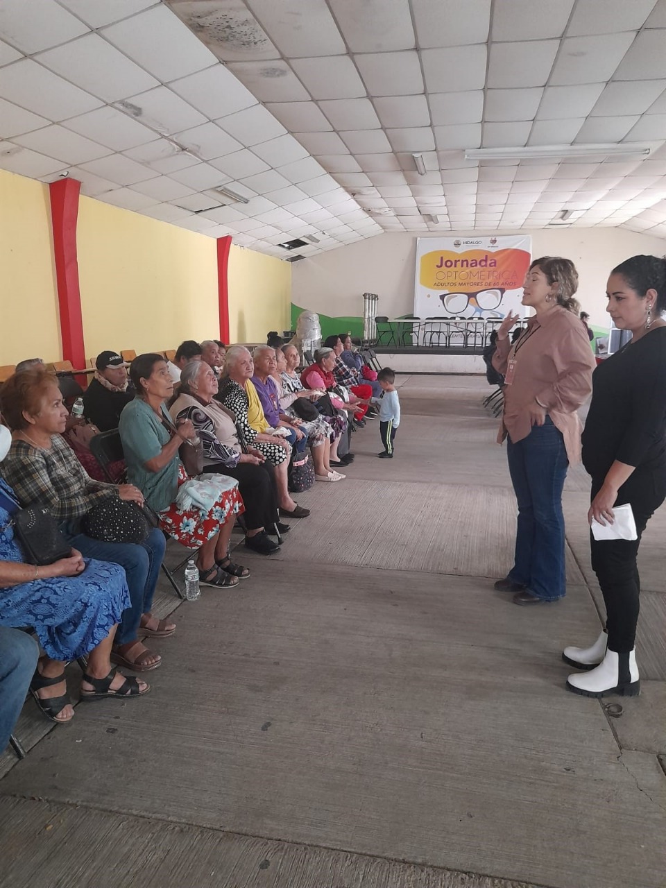 DIF realiza Jornada Optométrica 2022 en beneficio de adultos mayores.