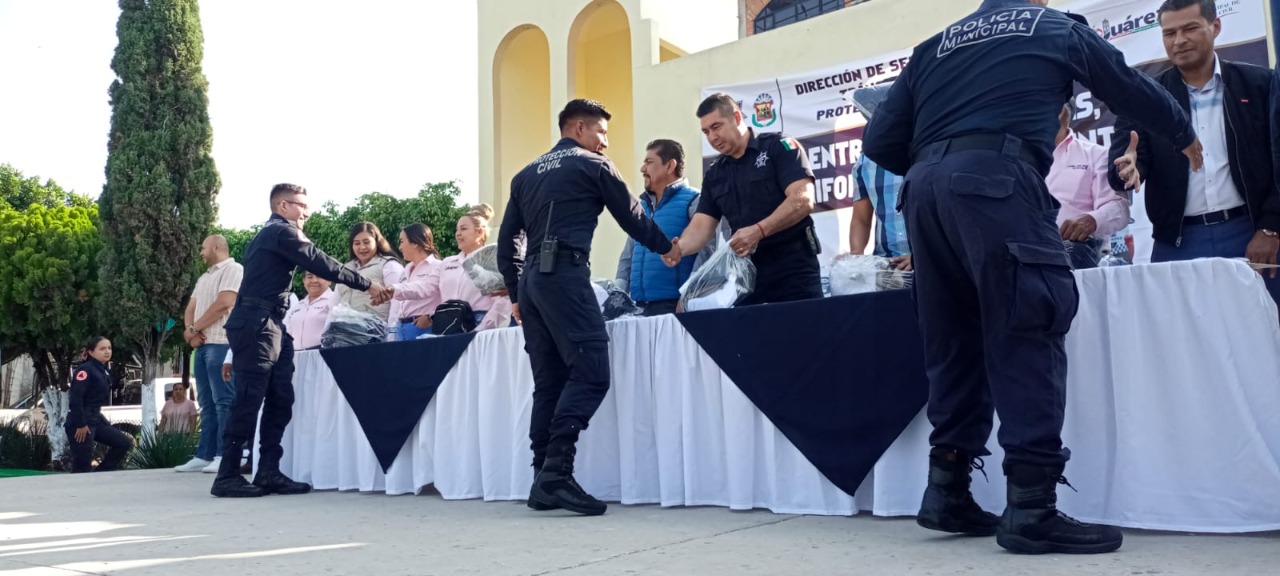 Guardia Civil acude a entrega de patrullas, uniformes y equipamiento a elementos de SP Municipal, en Juárez.