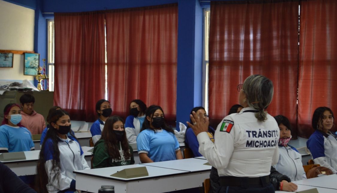 Imparte Tránsito y Movilidad de la SSP, taller sobre gestión de emociones, a estudiantes de Huaniqueo.
