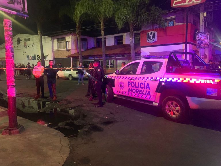 Policía Morelia asegura a persona presuntamente relacionada con incidente en inmediaciones de la Plaza de Toros Monumental.