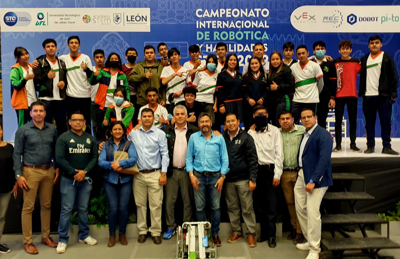 Reconoce Cecytem a estudiantes destacados en campeonato de robótica