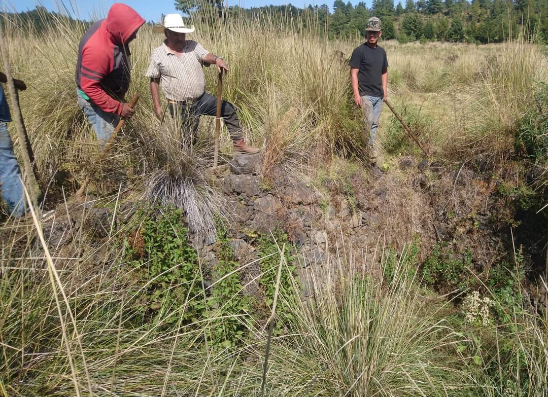 Representantes de Bienes Comunales y miembros de la mesa directiva localizaron probables vestigios arqueológicos