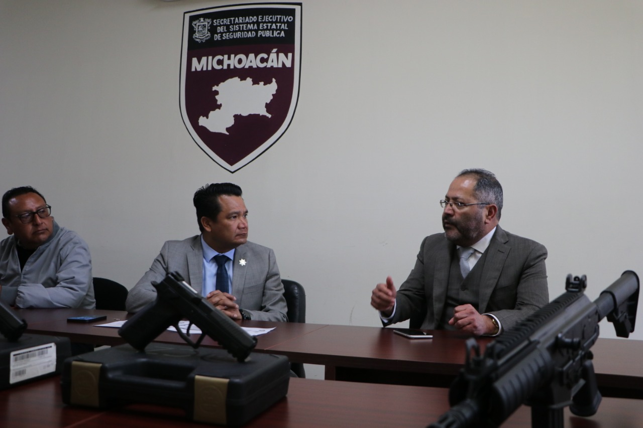 José Luis Téllez asistió a la entrega de armamento dentro del Programa del Fondo de Fortalecimiento para La Paz