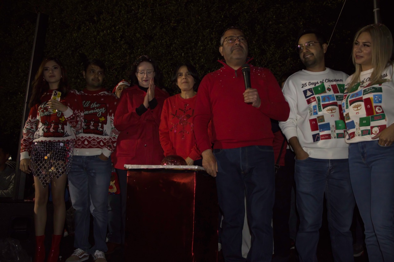 José Luis Téllez y Graciela Guzmán realizaron el encendido del Árbol Monumental de Navidad
