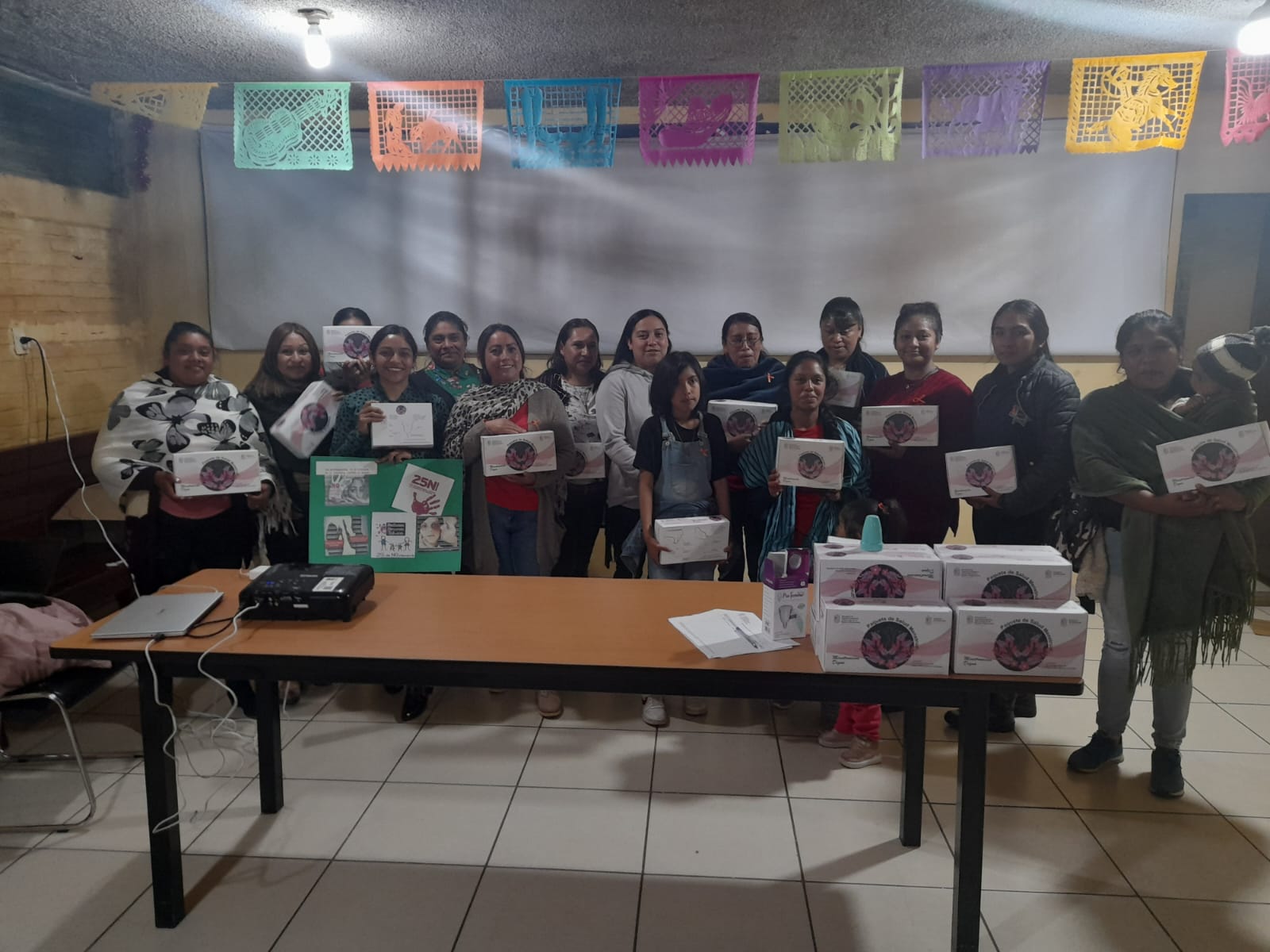 En 2022, beneficia Seimujer a 28 municipios con paquetes menstruales
