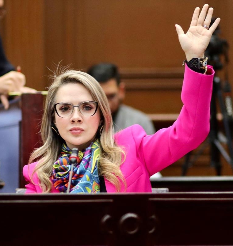 Logra defender Samanta Flores el presupuesto para la mujer michoacana