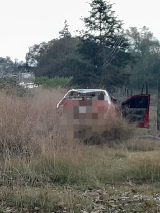 Cuantiosas pérdidas materiales al chocar y volcar un automóvil en Barranca Seca