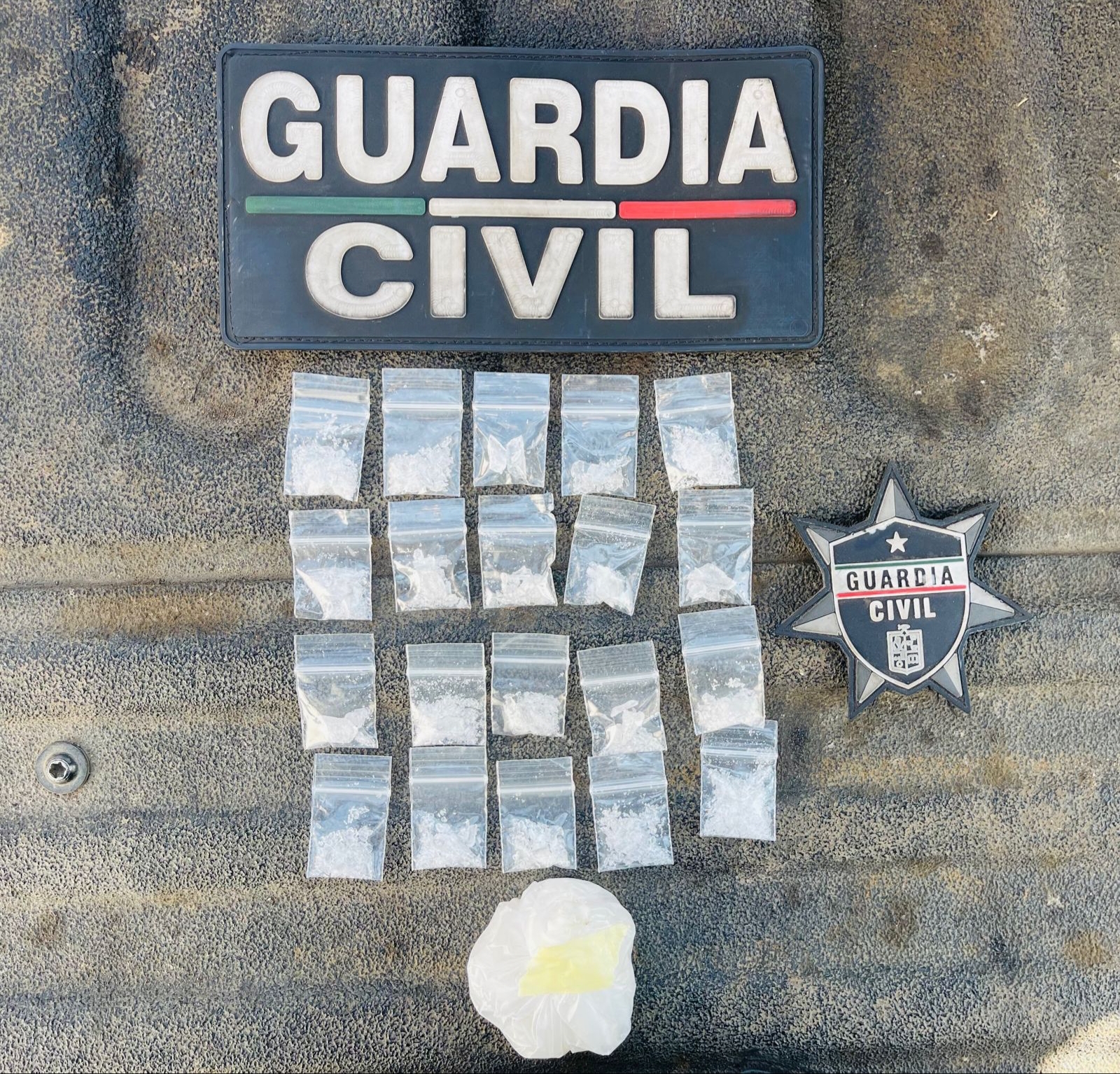 Asegura SSP a dos presuntas distribuidoras de droga, en Uruapan